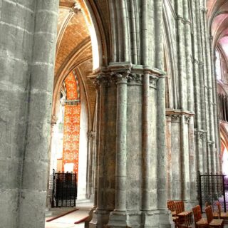 Avez-vous déjà visité la cathédrale de Bourges ? 
Aussi immense qu’impressionnante, une des plus belles beautés de notre région ! ⛪️
.
.
.
#berrycola #cola #colamadeinfrance #madeinfrance #colafrançais #local #Berry #Bourges #frais #rafraichissant #drink #bourges #cathedrale