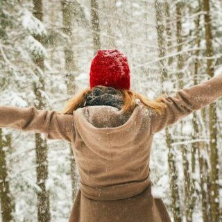 C’est le temps de la neige ! 
Et si on partait pour une balade pour admirer les beaux paysages enneigés ? 
Le Berry c’est Berry beau, et encore plus avec de la neige ! ❄️
.
.
.
#berrycola #cola #colamadeinfrance #madeinfrance #colafrançais #local #Berry #Bourges #frais #rafraichissant #drink #region #hiver #neige